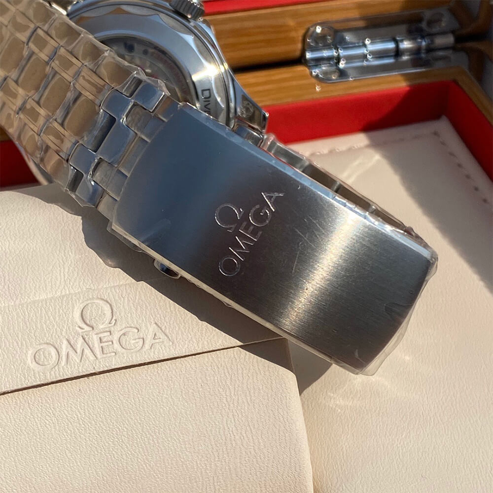 0me*ga Seamaster Diver 300M