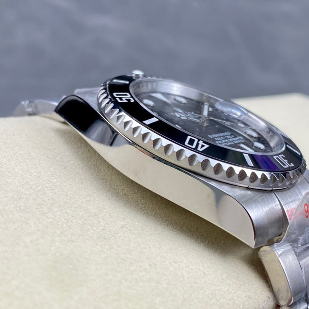 R01ex Submariner Date