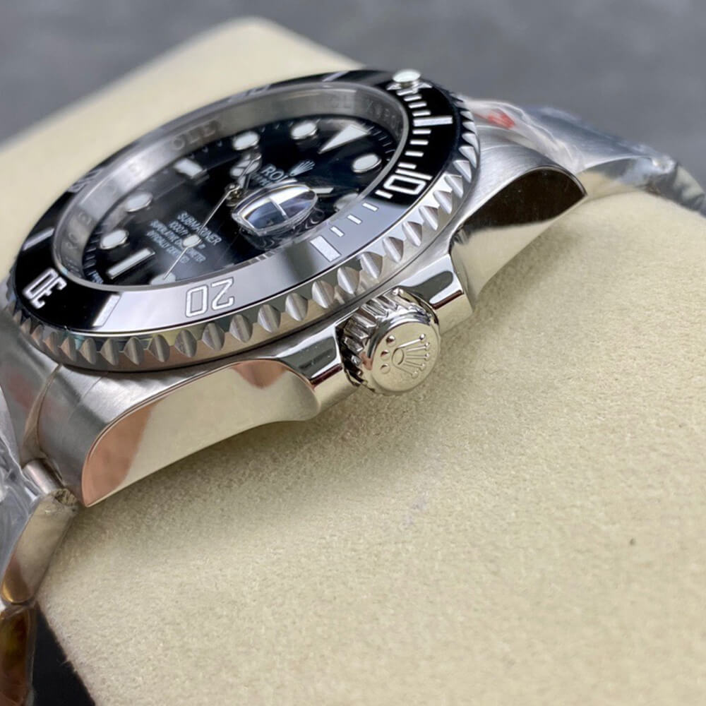 R01ex Submariner Date