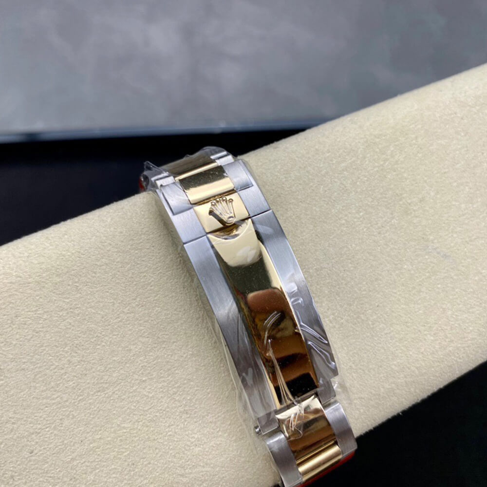 R01ex Submariner Date