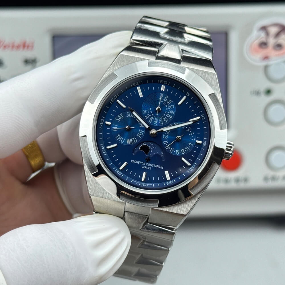 Vacheron C0nstan1n Overseas Chronograph