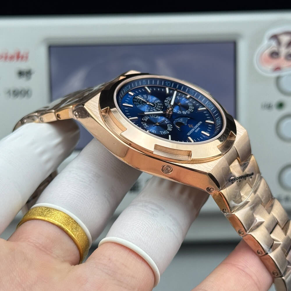 Vacheron C0nstan1n Overseas Chronograph