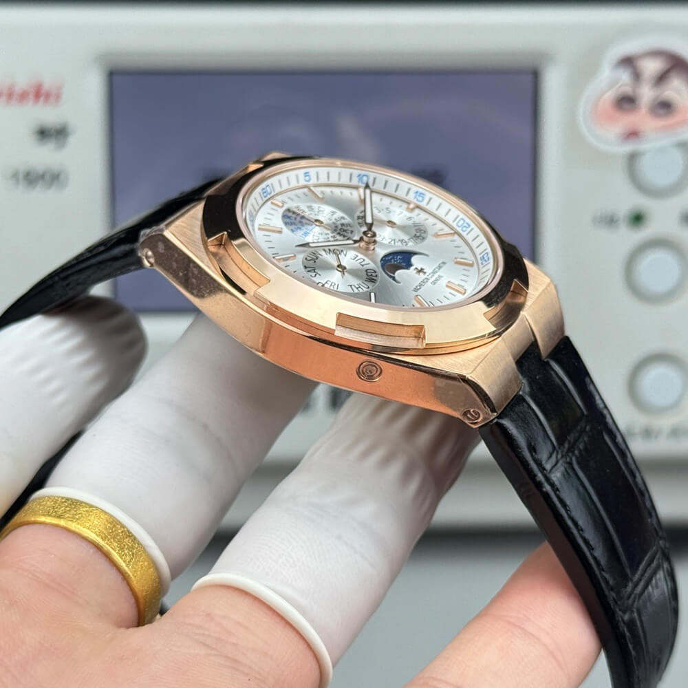Vacheron C0nstan1n Overseas Chronograph