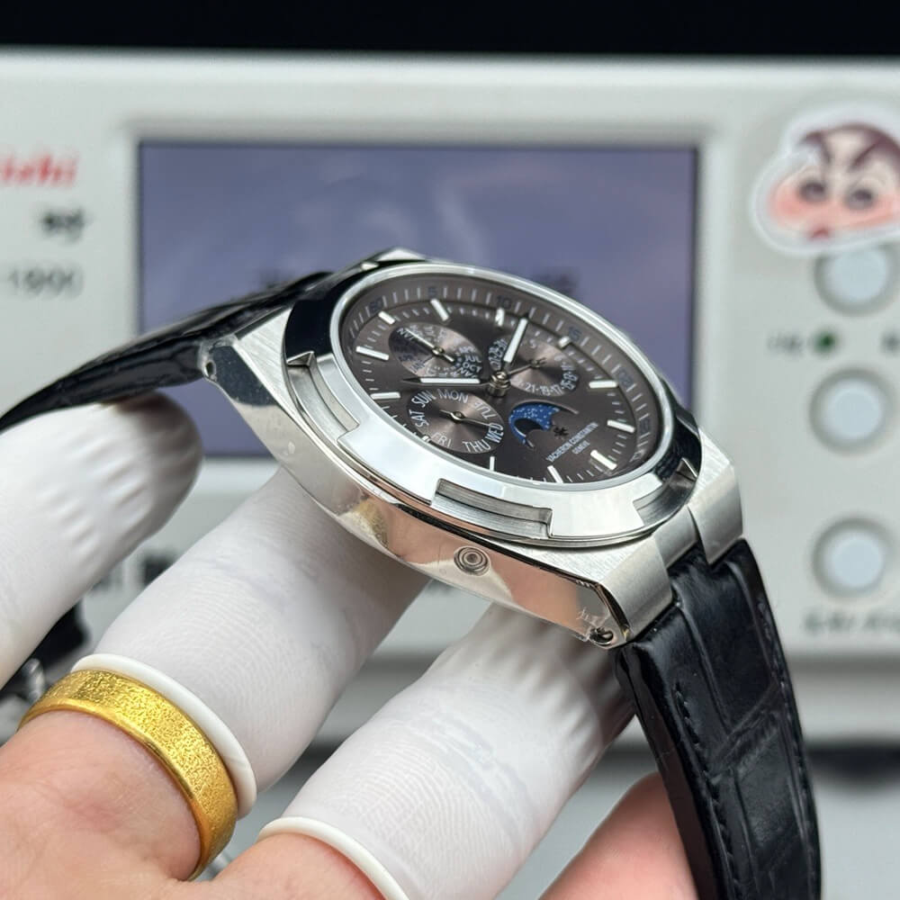 Vacheron C0nstan1n Overseas Chronograph