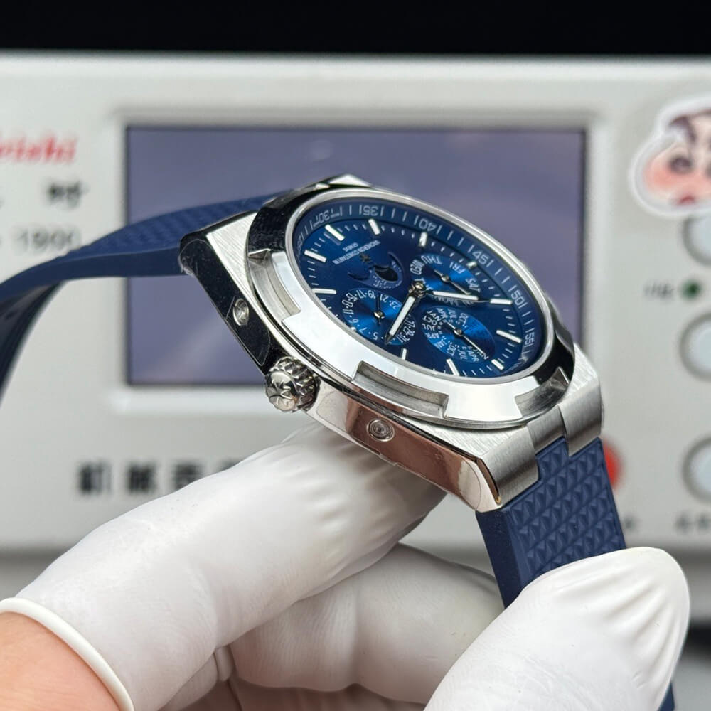 Vacheron C0nstan1n Overseas Chronograph