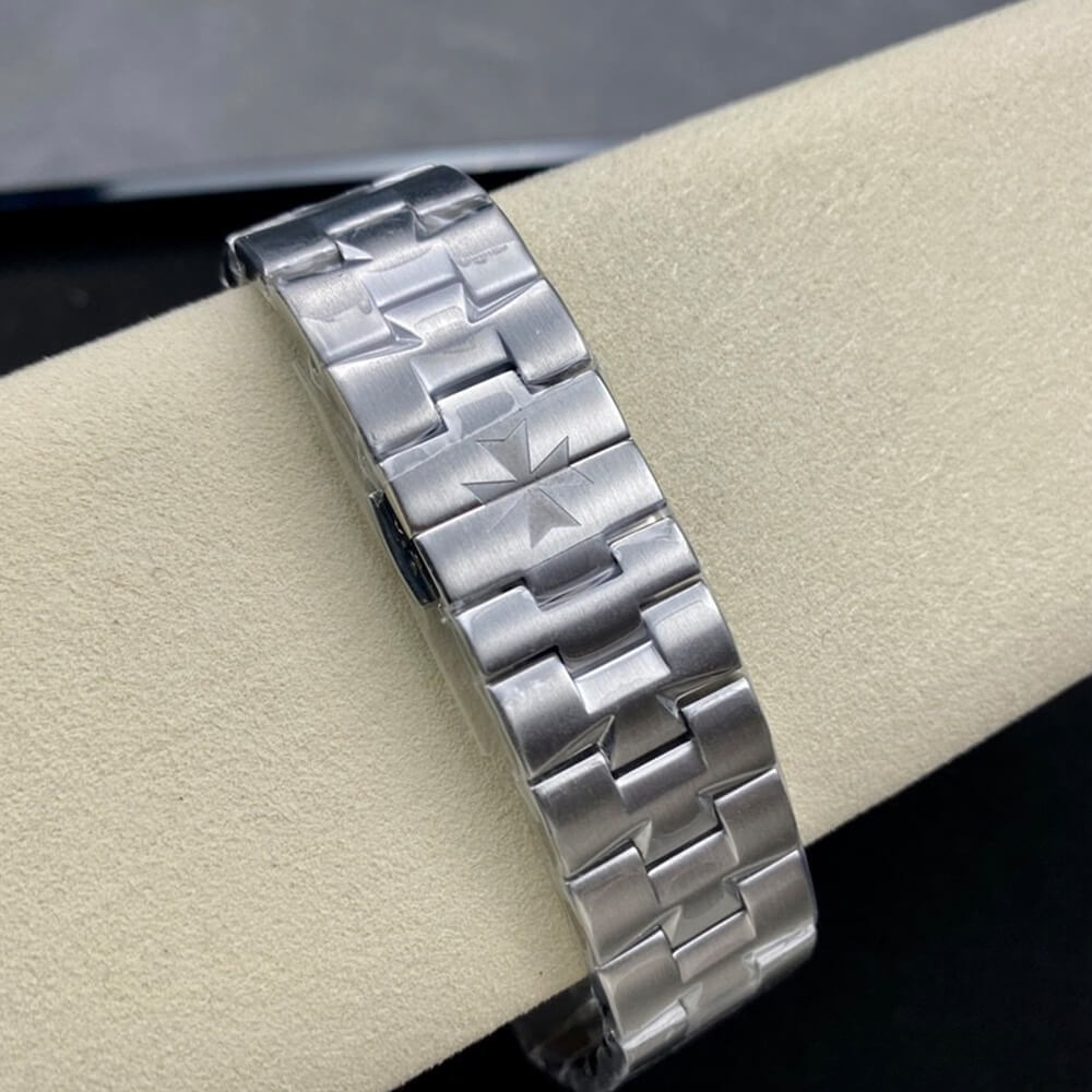 Vacheron C0nstan1n Overseas dual time