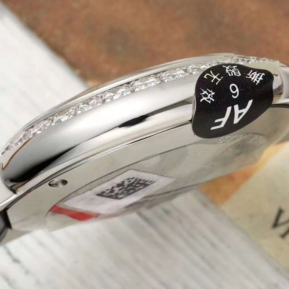 Ca*t1er 28mm Ballon Bleu de Ca*t1er watch