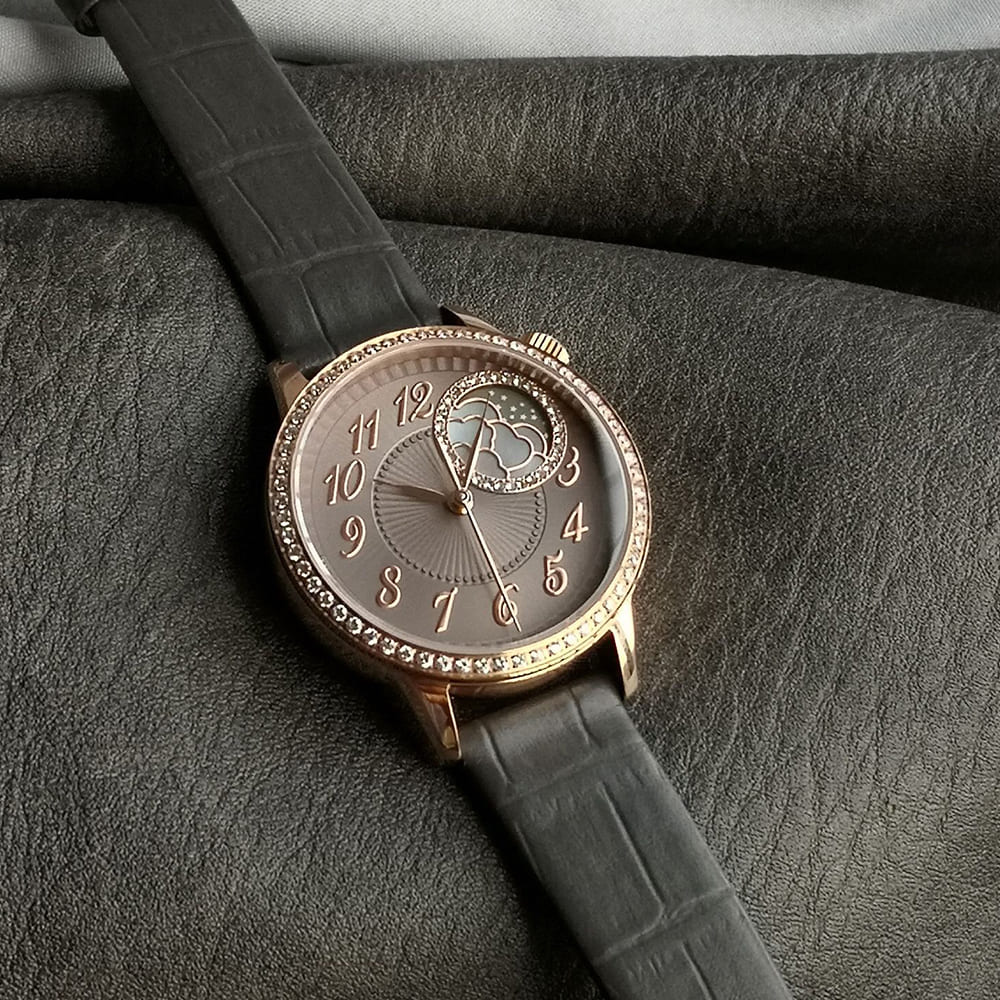 Vacheron C0nstan1n Egerie Moon phase