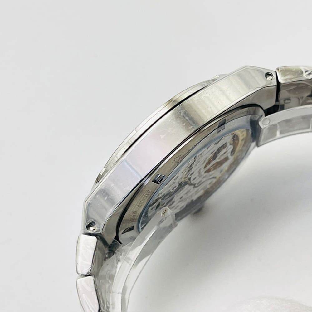 Vacheron C0nstan1n Overseas Tourbillonn