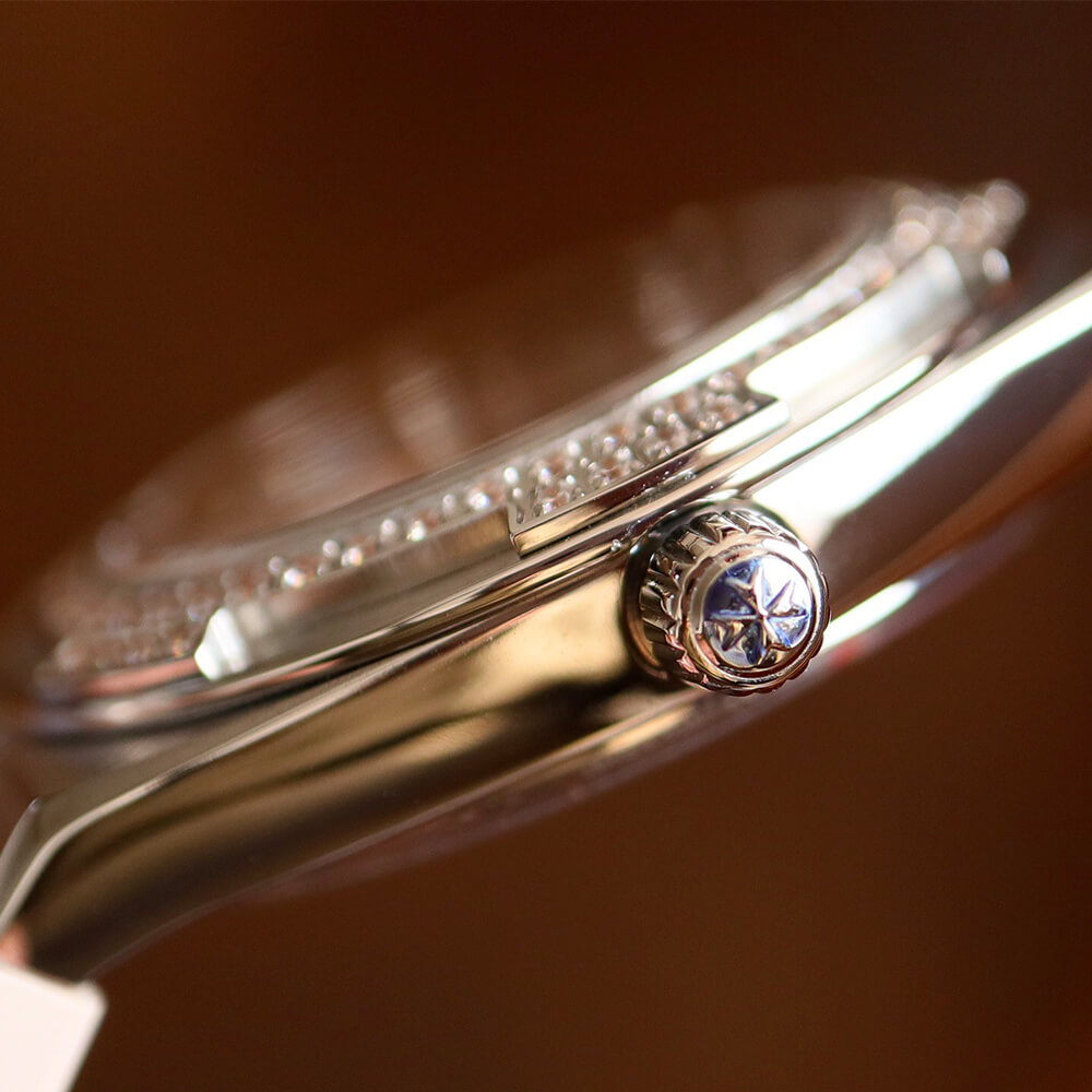 Vacheron C0nstan1n Overseas Self-winding