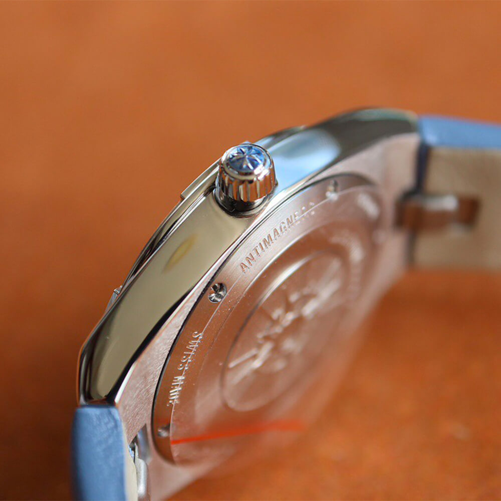 Vacheron C0nstan1n Overseas Self-winding