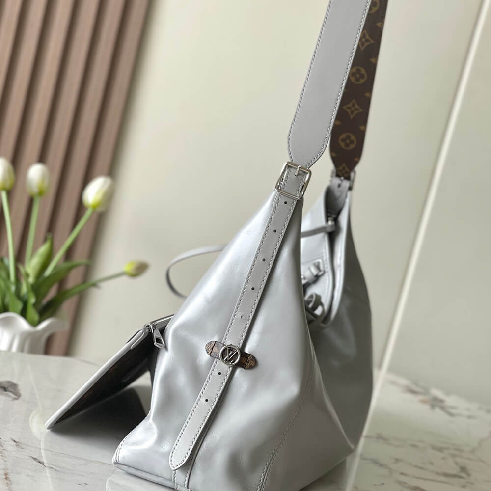 LV  CarryAll Vibe MM Bag