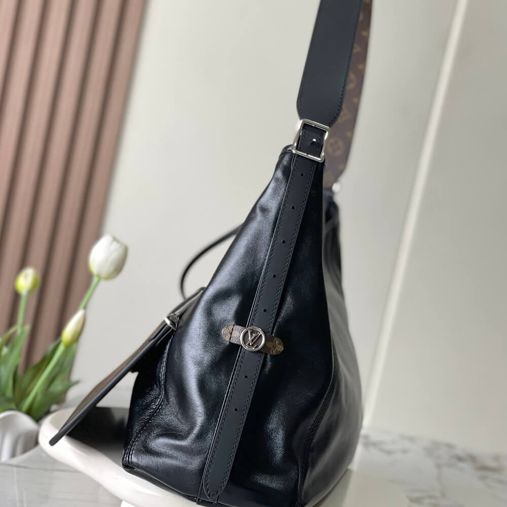 LV  CarryAll Vibe MM Bag
