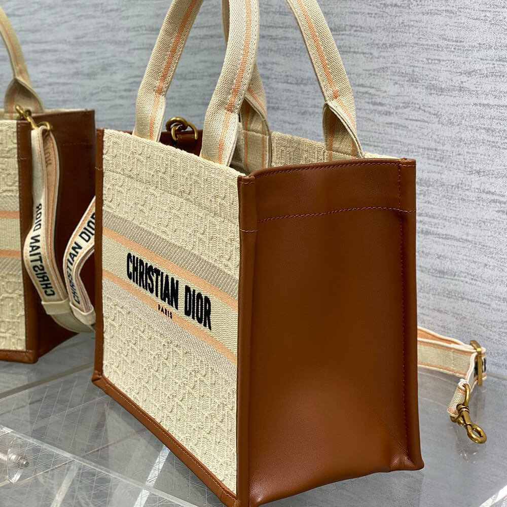 Small D10r Book Tote