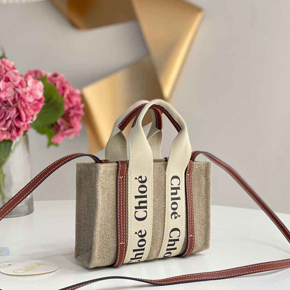 Chloe   Mini Woody tote bag in linen