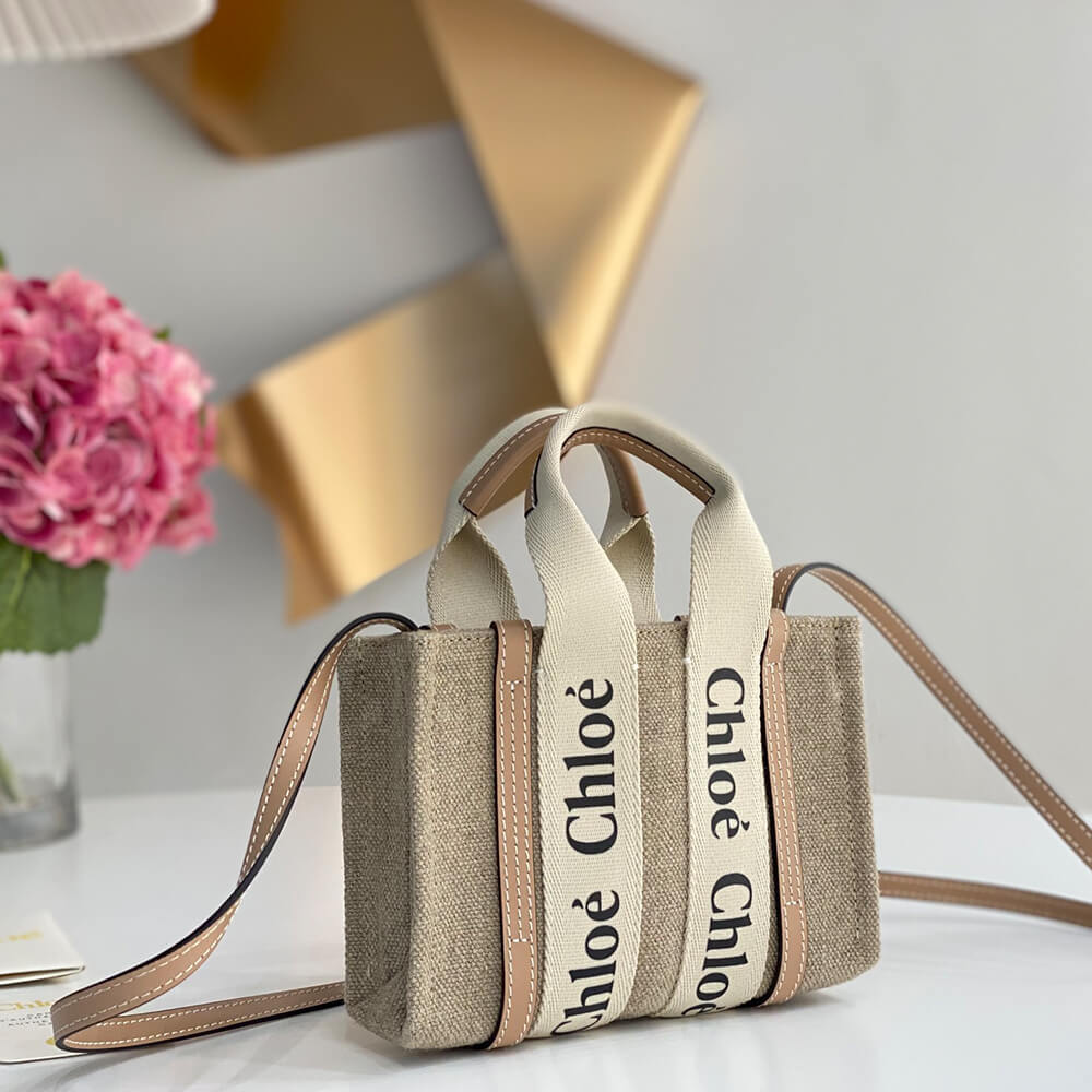 Chloe   Mini Woody tote bag in linen