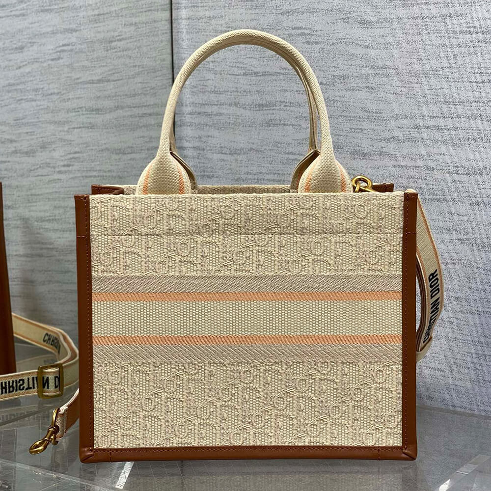 Small D10r Book Tote