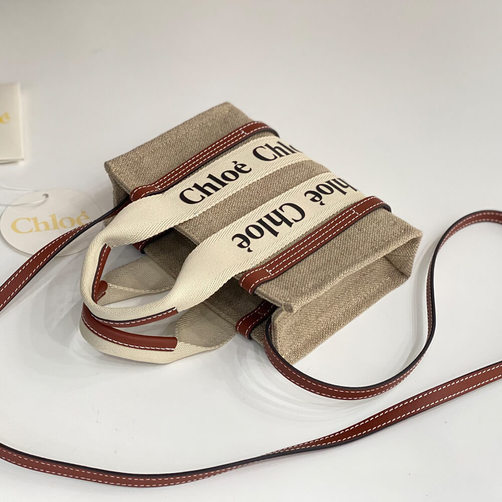 Chloe   Mini Woody tote bag in linen