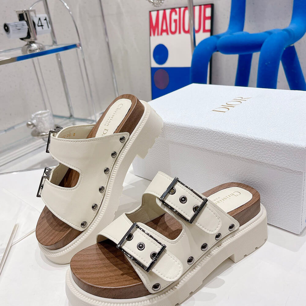 D10rQUAKE STRAP SANDAL