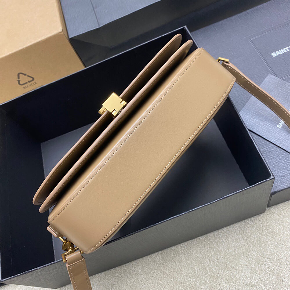 Y51  voltaire in box Sa1nt Lau*nt