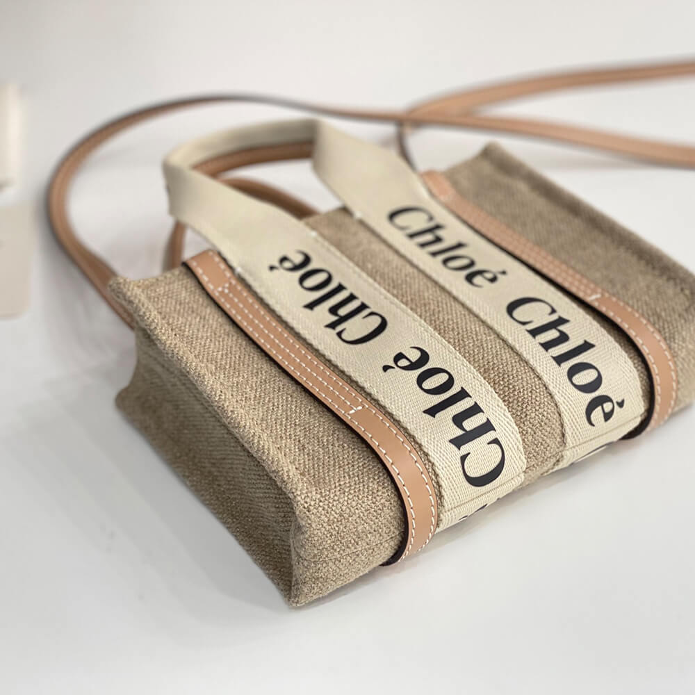 Chloe   Mini Woody tote bag in linen