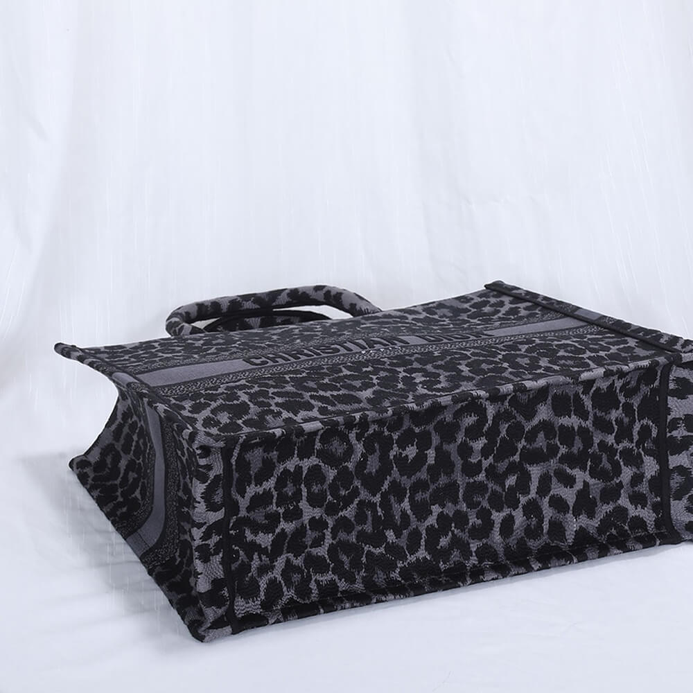 LARGE D10r BOOK TOTE