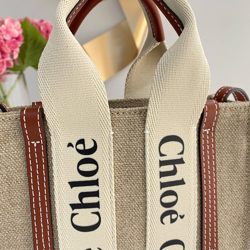 Chloe   Mini Woody tote bag in linen