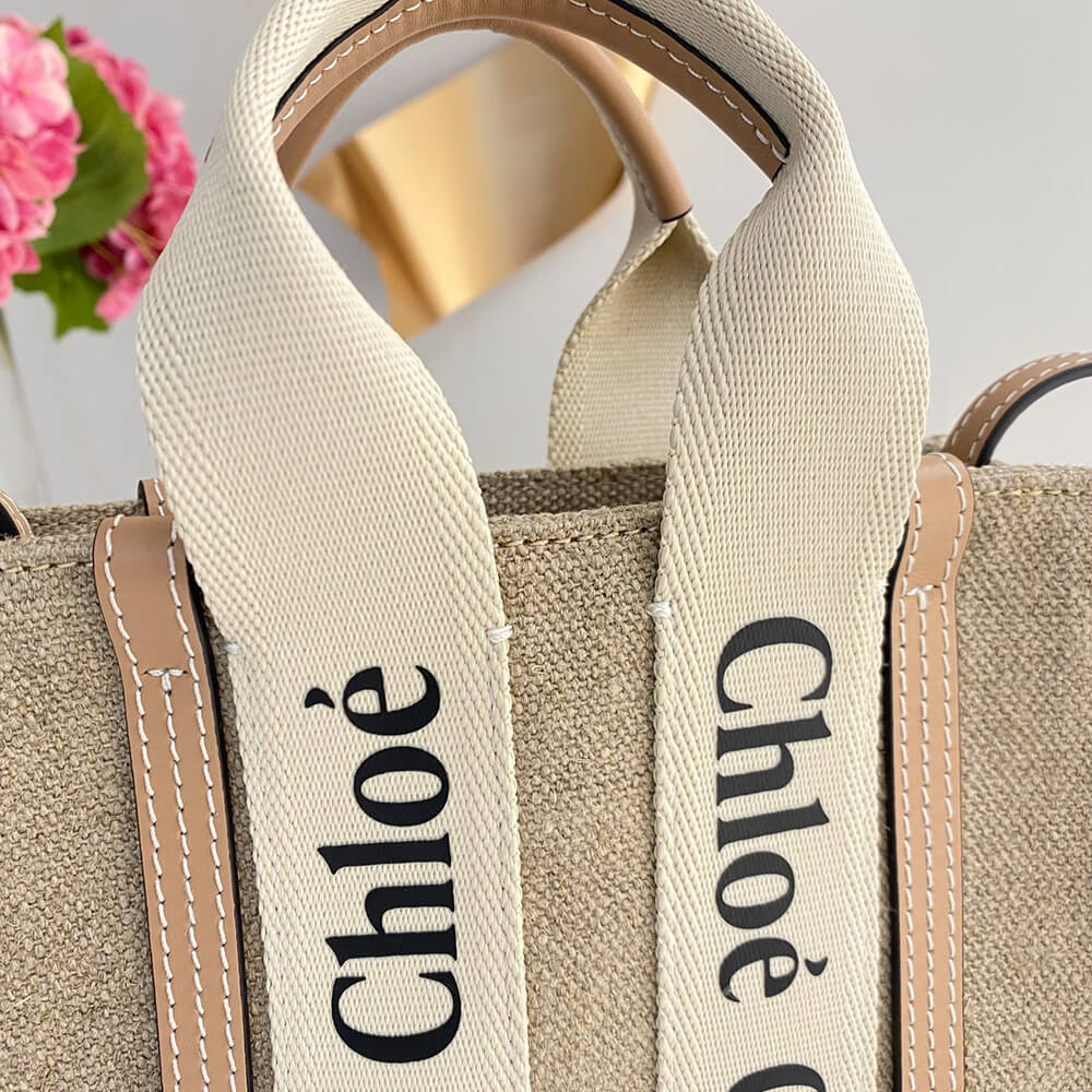 Chloe   Mini Woody tote bag in linen