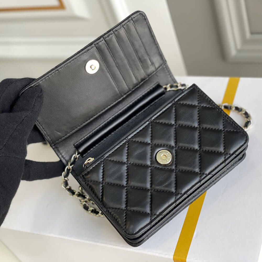 Ch**el MINI WALLET ON CHAIN
