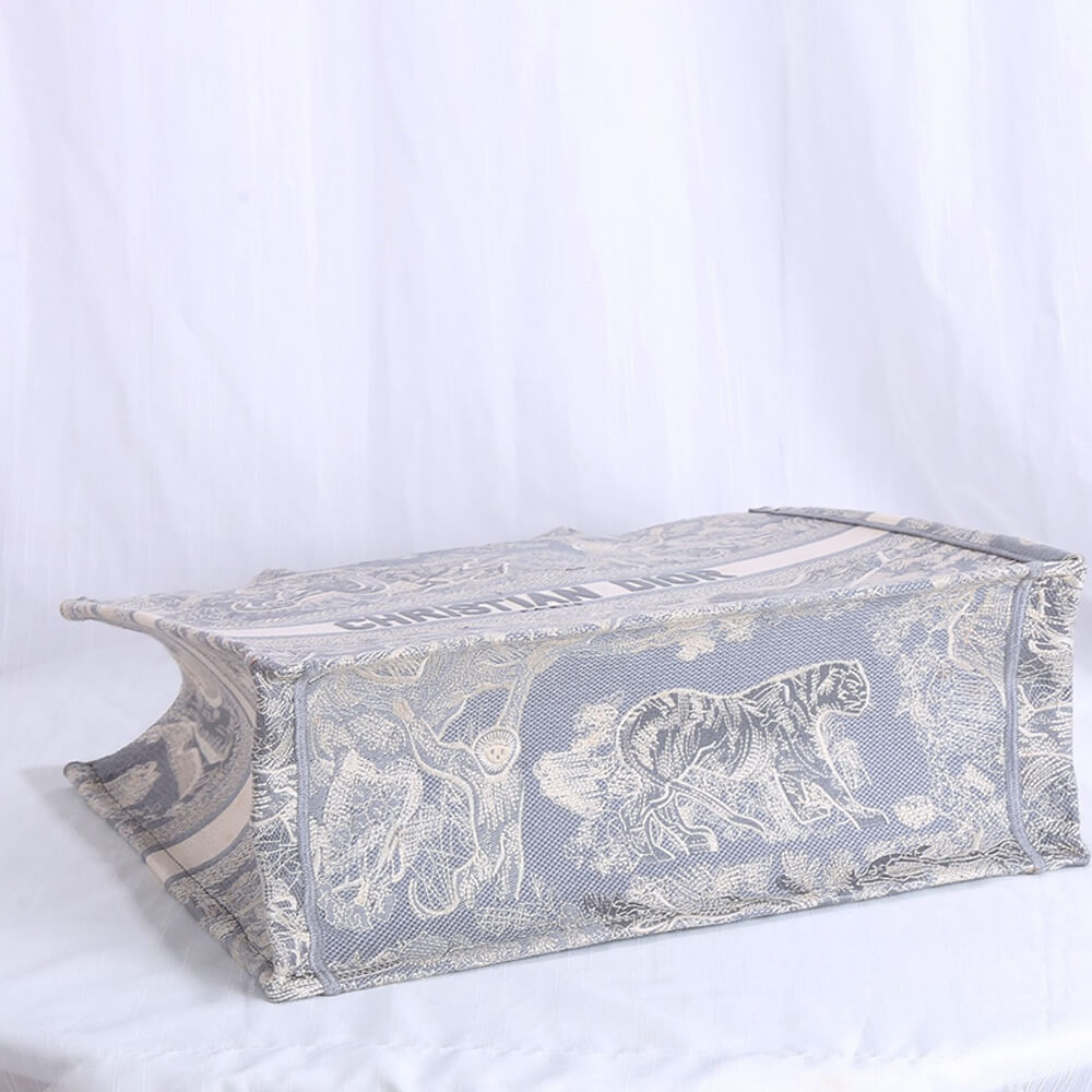 LARGE D10r BOOK TOTE