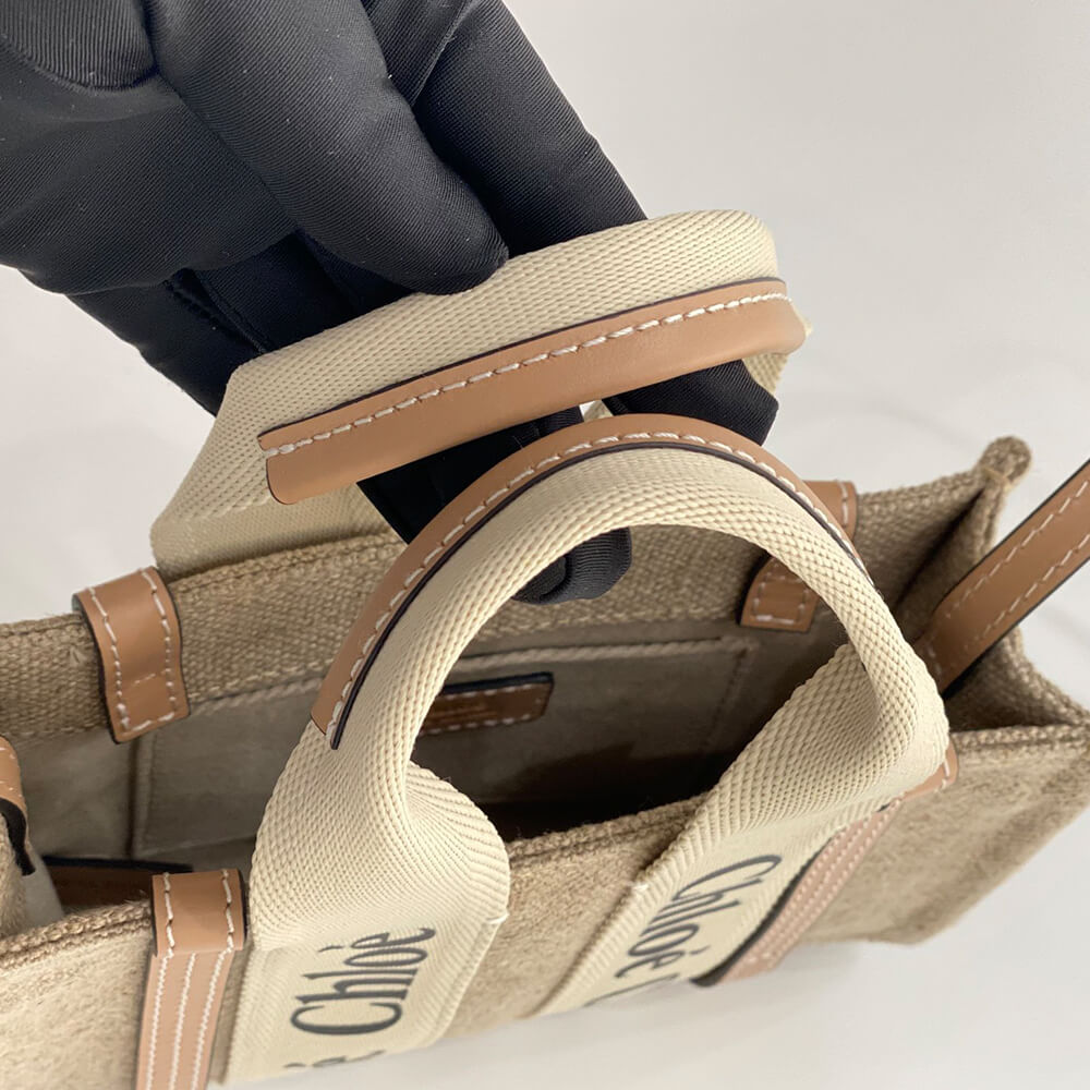Chloe   Mini Woody tote bag in linen