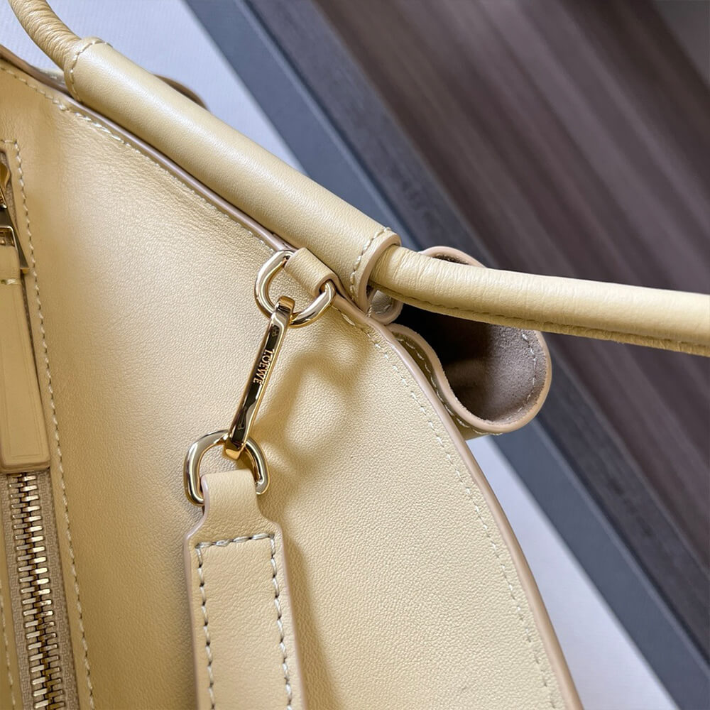 L0ew* Small Paseo bag in shiny nappa calfskin(high-end grade)
