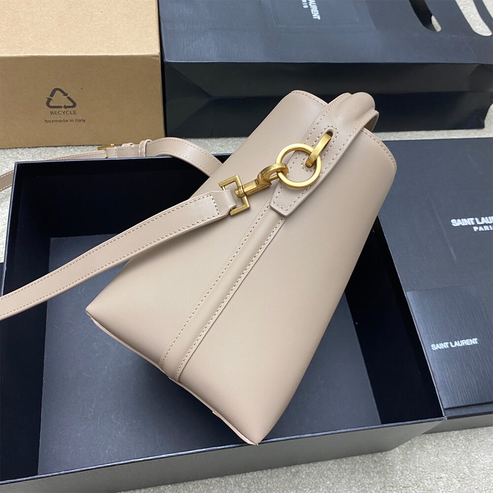 Y51 LE 37 small in shiny leather
