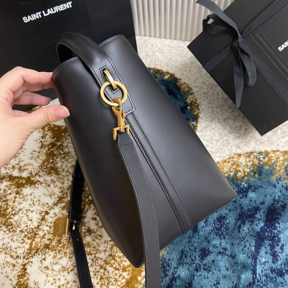 Y51 LE 37 IN SHINY LEATHER
