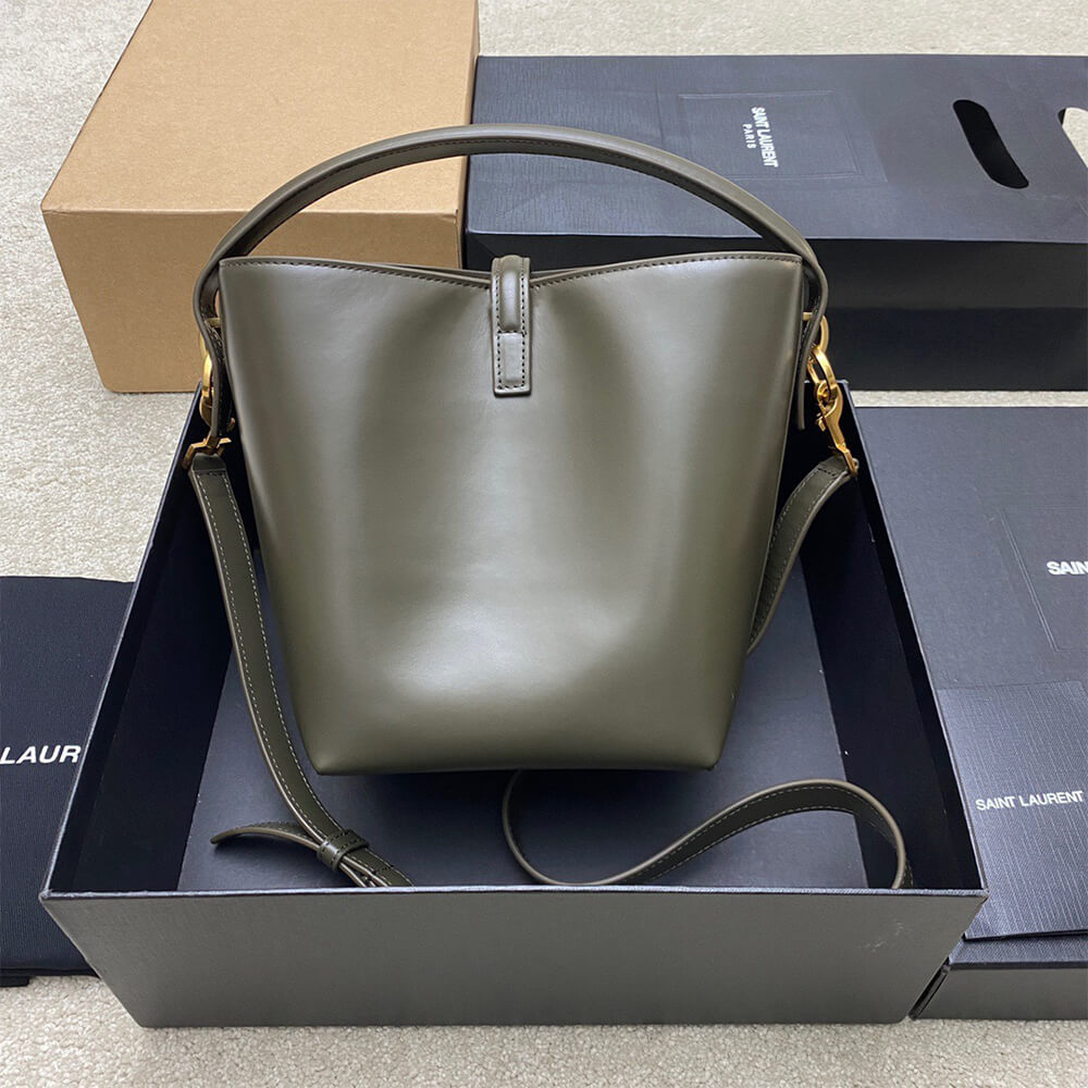 Y51 LE 37 small in shiny leather