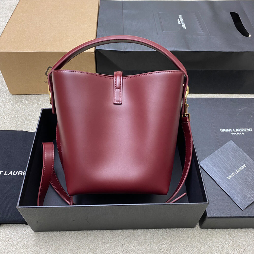 Y51 LE 37 small in shiny leather