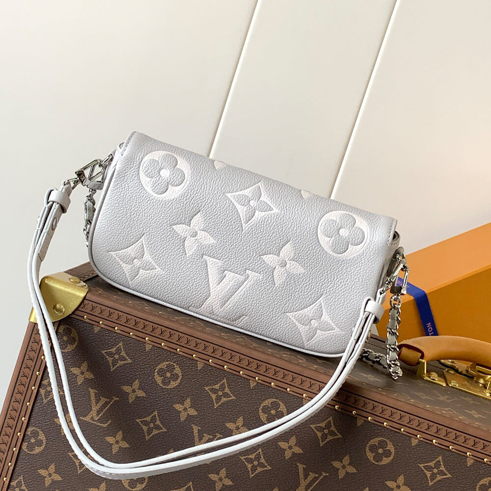 LV Wallet On Chain Ivy