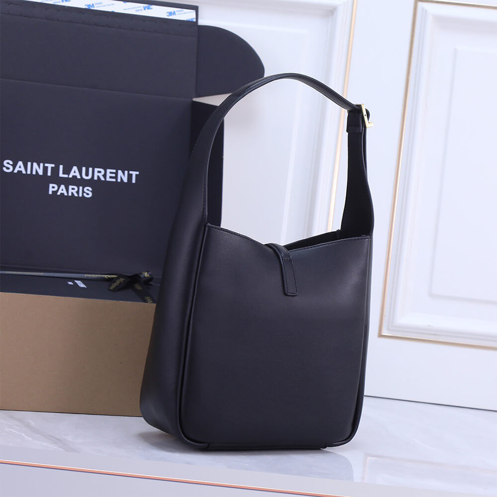 SMALL LE 5 À 7 S*pPLE IN SMOOTH LEATHER