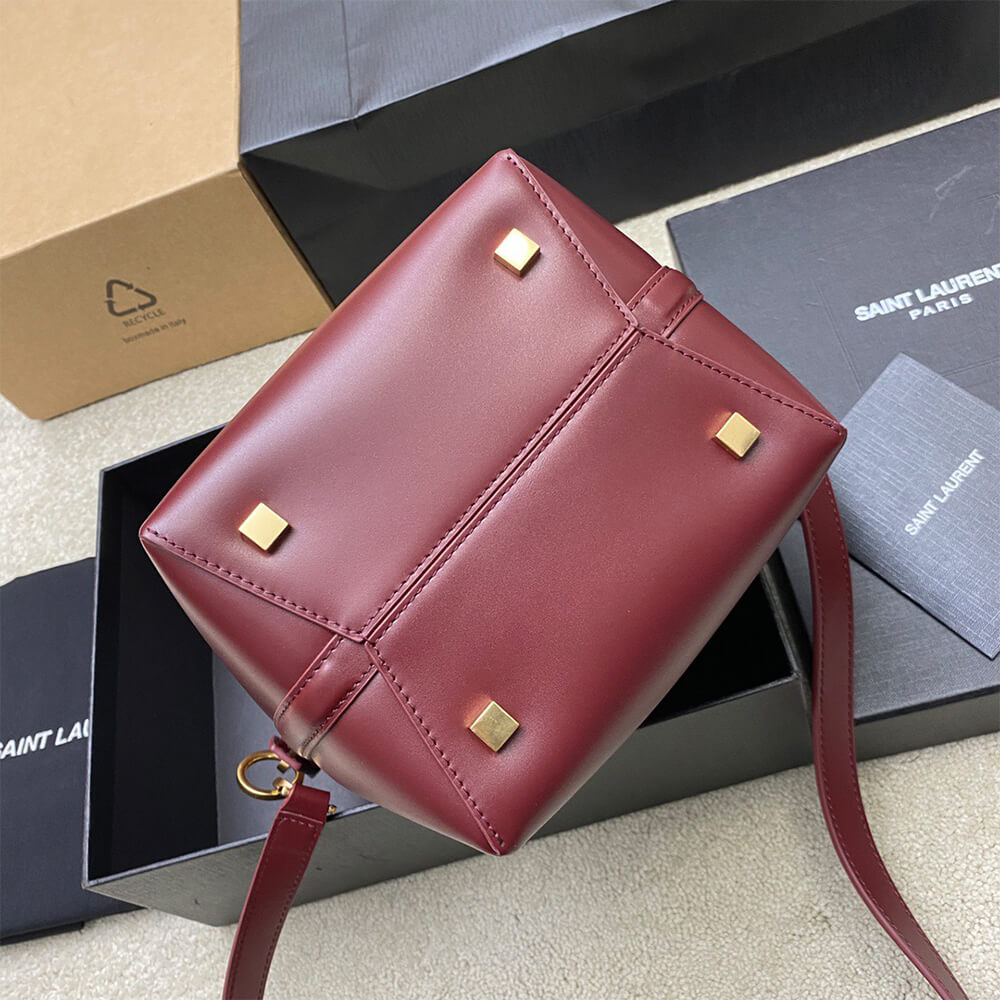 Y51 LE 37 small in shiny leather