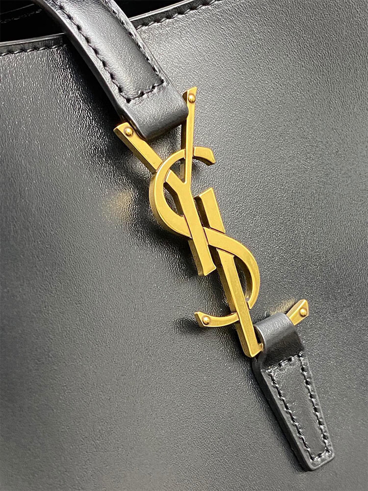 Y51 LE 37 small in shiny leather