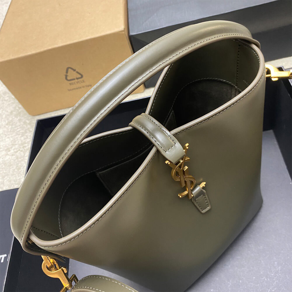 Y51 LE 37 small in shiny leather