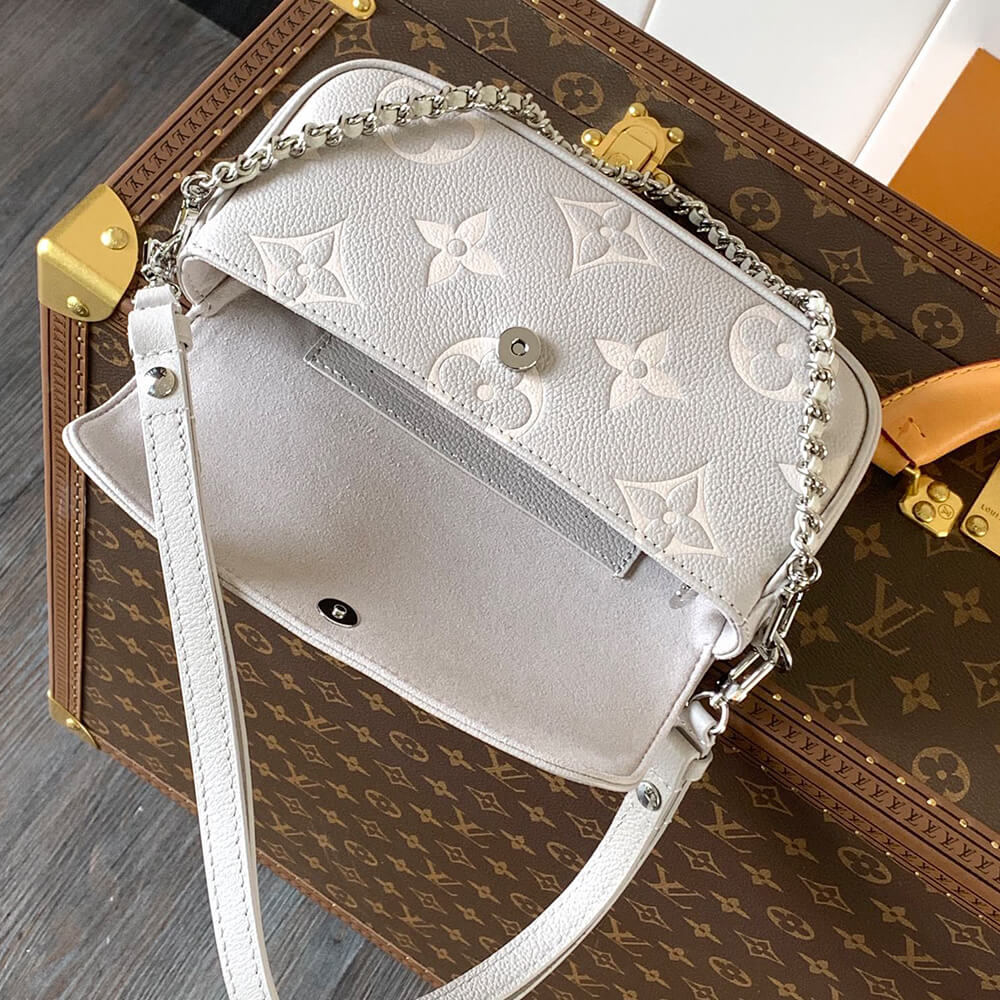 LV Wallet On Chain Ivy