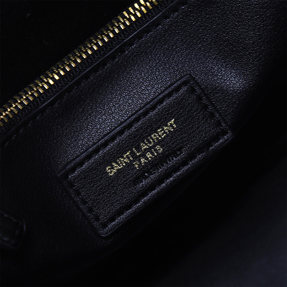 SMALL LE 5 À 7 S*pPLE IN SMOOTH LEATHER
