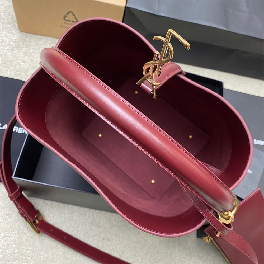 Y51 LE 37 in shiny leather