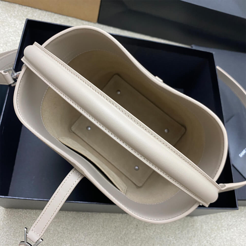 Y51 LE 37 small in shiny leather
