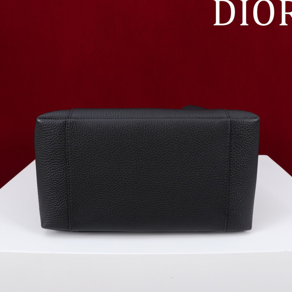 D10r Medium Signature Bucket Bag