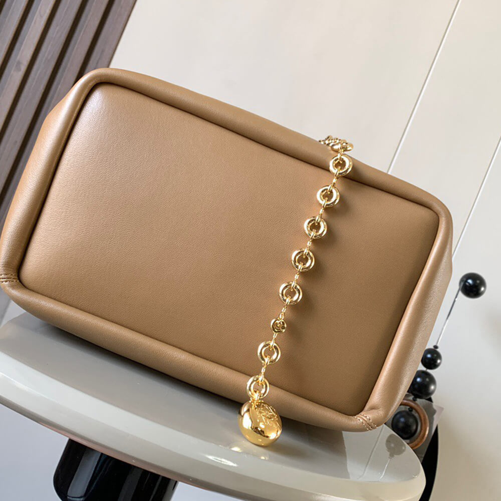 L0ew* Medium Squeeze bag in nappa lambskin