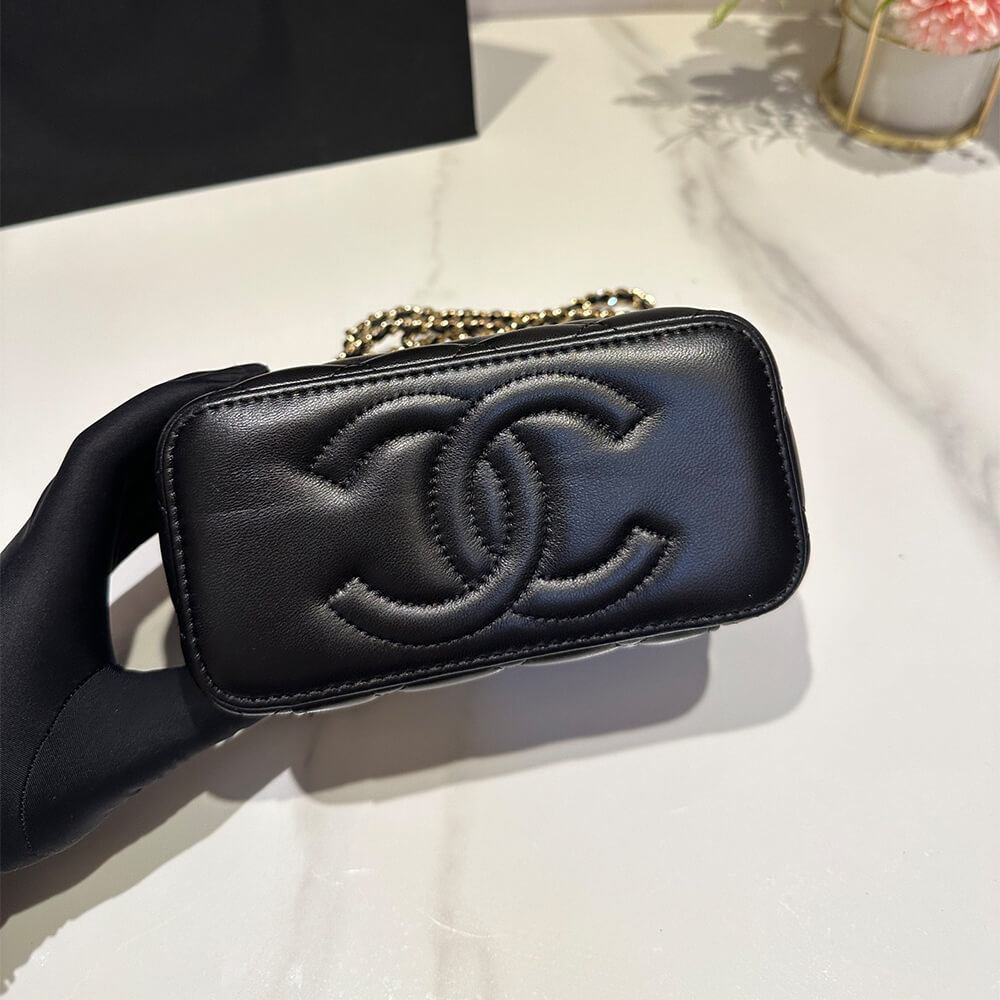 Ch**el Long Vanity with chain