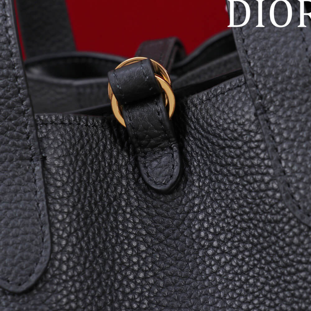 D10r Medium Signature Bucket Bag