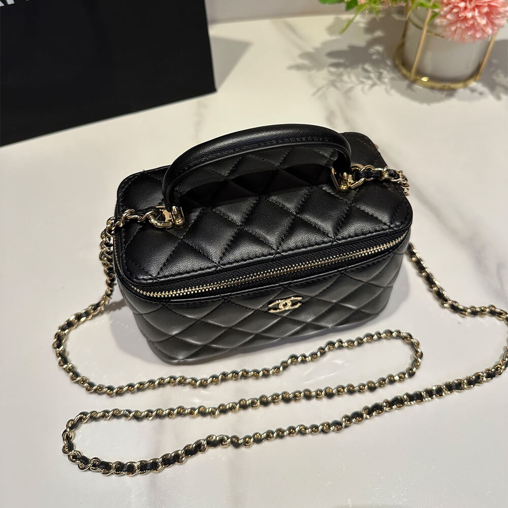 Ch**el Long Vanity with chain